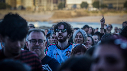 La banda gallega de rock/grunge Bala en su actuación en la playa de Riazor