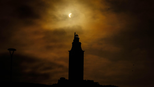 Visto desde la Torre de Hércules el eclipse total de sol del 12 de agosto