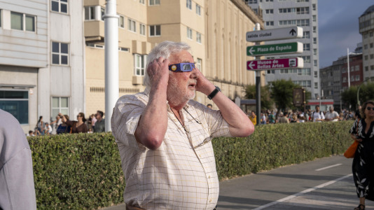 Momentos antes del eclipse total en la zona del Paseo Marítimo