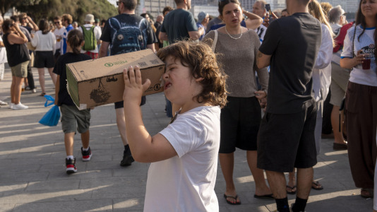 Momentos antes del eclipse total en la zona del Paseo Marítimo