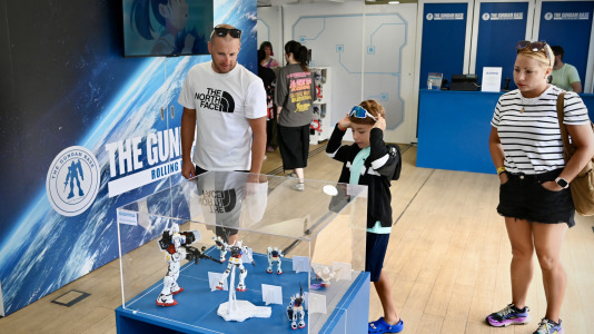 Bandai estrena en A Coruña The Gundam Base Rolling Pop-Up Tour, una experiencia itinerante que lleva el universo Gundam y Gunpla a distintas ciudades y grandes eventos de cultura pop de España. Su primera parada es en el marco de Viñetas desde o Atlántico, donde los fans pueden descubrir de cerca una experiencia inspirada en las tiendas oficiales Gundam Base.