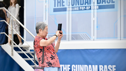Bandai estrena en A Coruña The Gundam Base Rolling Pop-Up Tour, una experiencia itinerante que lleva el universo Gundam y Gunpla a distintas ciudades y grandes eventos de cultura pop de España. Su primera parada es en el marco de Viñetas desde o Atlántico, donde los fans pueden descubrir de cerca una experiencia inspirada en las tiendas oficiales Gundam Base.