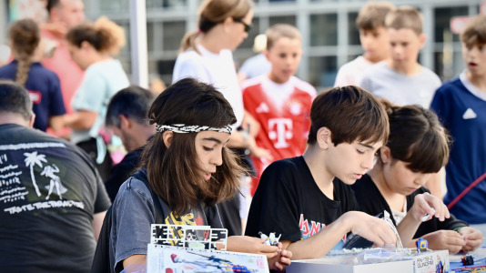 Bandai estrena en A Coruña The Gundam Base Rolling Pop-Up Tour, una experiencia itinerante que lleva el universo Gundam y Gunpla a distintas ciudades y grandes eventos de cultura pop de España. Su primera parada es en el marco de Viñetas desde o Atlántico, donde los fans pueden descubrir de cerca una experiencia inspirada en las tiendas oficiales Gundam Base.