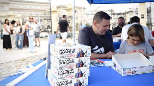 Bandai estrena en A Coruña The Gundam Base Rolling Pop-Up Tour, una experiencia itinerante que lleva el universo Gundam y Gunpla a distintas ciudades y grandes eventos de cultura pop de España. Su primera parada es en el marco de Viñetas desde o Atlántico, donde los fans pueden descubrir de cerca una experiencia inspirada en las tiendas oficiales Gundam Base.