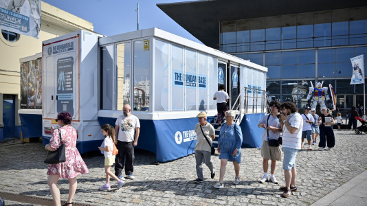 Bandai estrena en A Coruña The Gundam Base Rolling Pop-Up Tour, una experiencia itinerante que lleva el universo Gundam y Gunpla a distintas ciudades y grandes eventos de cultura pop de España. Su primera parada es en el marco de Viñetas desde o Atlántico, donde los fans pueden descubrir de cerca una experiencia inspirada en las tiendas oficiales Gundam Base.