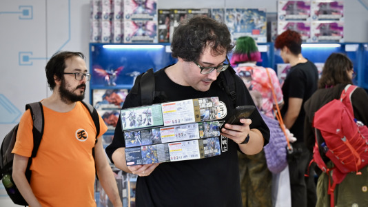 Bandai estrena en A Coruña The Gundam Base Rolling Pop-Up Tour, una experiencia itinerante que lleva el universo Gundam y Gunpla a distintas ciudades y grandes eventos de cultura pop de España. Su primera parada es en el marco de Viñetas desde o Atlántico, donde los fans pueden descubrir de cerca una experiencia inspirada en las tiendas oficiales Gundam Base.