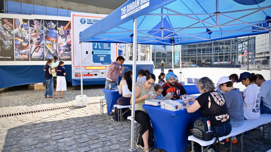 Bandai estrena en A Coruña The Gundam Base Rolling Pop-Up Tour, una experiencia itinerante que lleva el universo Gundam y Gunpla a distintas ciudades y grandes eventos de cultura pop de España. Su primera parada es en el marco de Viñetas desde o Atlántico, donde los fans pueden descubrir de cerca una experiencia inspirada en las tiendas oficiales Gundam Base.