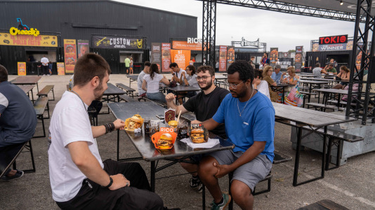 Hasta 17 hamburgueserías del país compiten por ser la mejor valorada por los asistentes en esta nueva edición, que estará en A Coruña hasta el domingo 23 de agosto