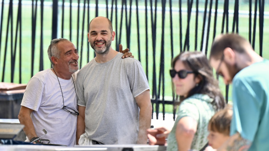 Los vecinos disfrutaron de una paella durante la sesión vermú