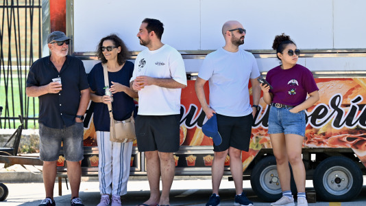 Los vecinos disfrutaron de una paella durante la sesión vermú