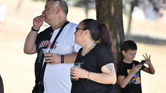 Los vecinos disfrutaron de una paella durante la sesión vermú