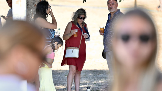Los vecinos disfrutaron de una paella durante la sesión vermú