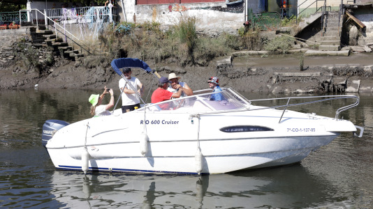El campo de Os Caneiros se quedó pequeño para esta primera jira que comenzó, como lo hace tradicionalmente, con el remonte del río Mandeo