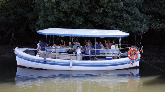El campo de Os Caneiros se quedó pequeño para esta primera jira que comenzó, como lo hace tradicionalmente, con el remonte del río Mandeo
