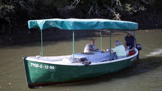 El campo de Os Caneiros se quedó pequeño para esta primera jira que comenzó, como lo hace tradicionalmente, con el remonte del río Mandeo