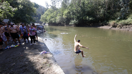 El campo de Os Caneiros se quedó pequeño para esta primera jira que comenzó, como lo hace tradicionalmente, con el remonte del río Mandeo