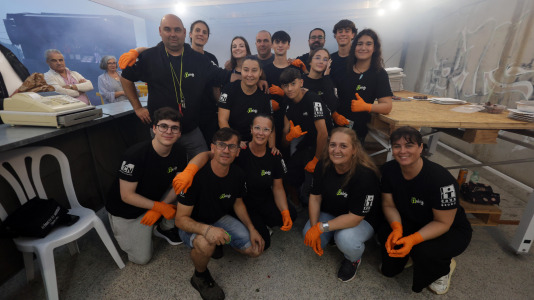 Los vecinos de Meirás celebraron las fiestas de O Santísimo con una gran churrascada