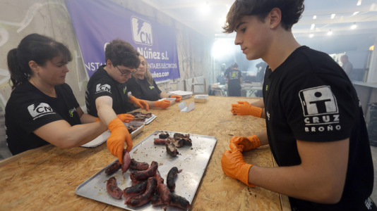 Los vecinos de Meirás celebraron las fiestas de O Santísimo con una gran churrascada