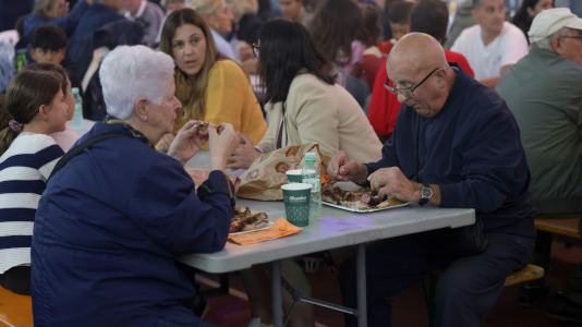 Los vecinos de Meirás celebraron las fiestas de O Santísimo con una gran churrascada