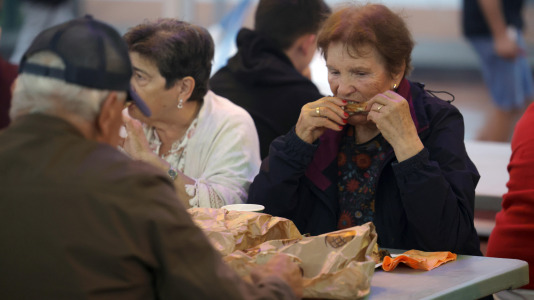 Los vecinos de Meirás celebraron las fiestas de O Santísimo con una gran churrascada