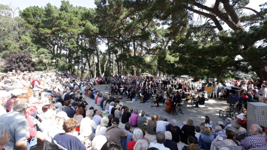 En su última jornada, la Romería de Santa Margarita presenta el concierto de la Banda Municipal de Música de A Coruña desde la Explanada Casa de las Ciencias, así como las actuaciones de Pansenfron, Son Galaico, Dervish, Herbamora y Mondra
