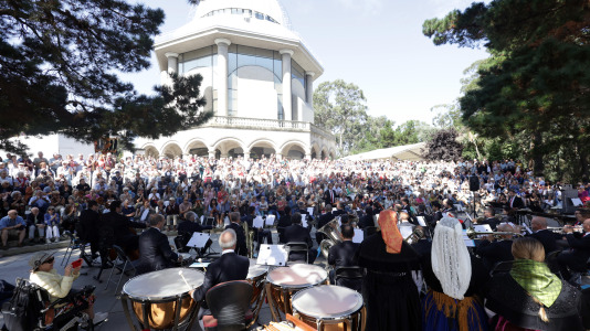 En su última jornada, la Romería de Santa Margarita presenta el concierto de la Banda Municipal de Música de A Coruña desde la Explanada Casa de las Ciencias, así como las actuaciones de Pansenfron, Son Galaico, Dervish, Herbamora y Mondra