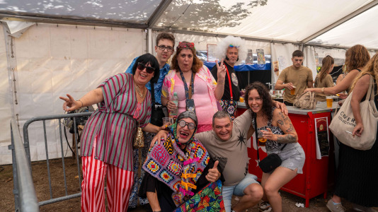 Los vecinos de Novo Mesoiro celebraron su fiesta hortera: Remember Music