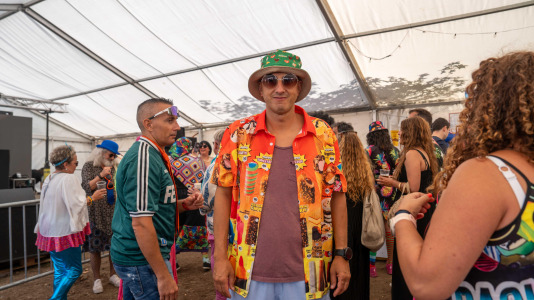 Los vecinos de Novo Mesoiro celebraron su fiesta hortera: Remember Music