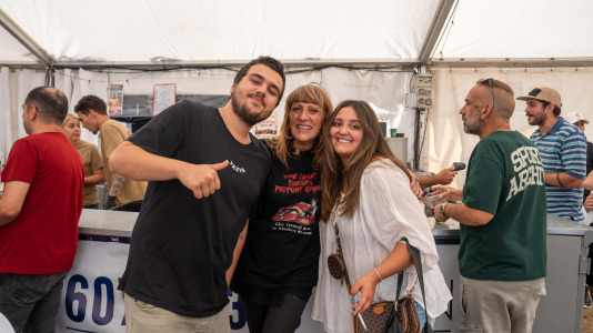 Los vecinos de Novo Mesoiro celebraron su fiesta hortera: Remember Music