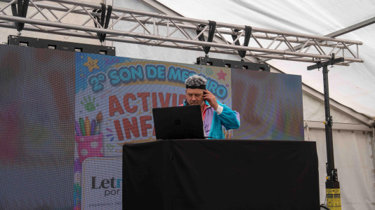 Los vecinos de Novo Mesoiro celebraron su fiesta hortera: Remember Music