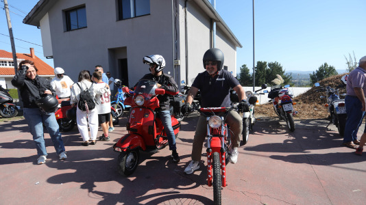 Cambre celebra su pasión por el motor con una exhibición de vehículos clásicos