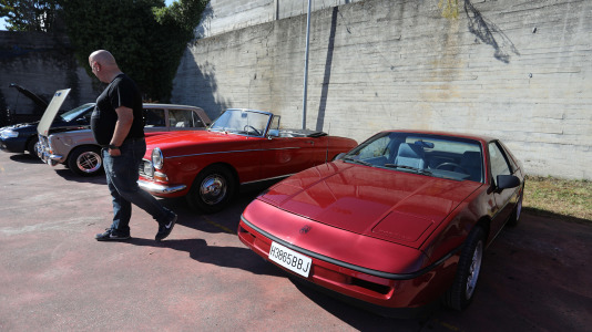 Cambre celebra su pasión por el motor con una exhibición de vehículos clásicos