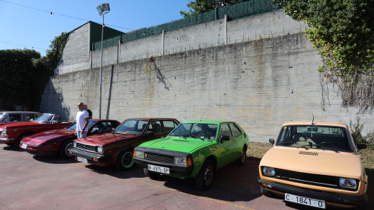 Cambre celebra su pasión por el motor con una exhibición de vehículos clásicos