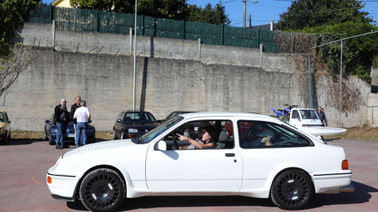 Cambre celebra su pasión por el motor con una exhibición de vehículos clásicos