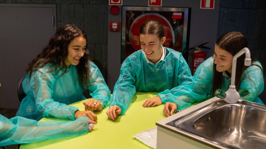 La UDC lleva adelante esta iniciativa europea de divulgación científica que transforma diferentes espacios de la ciudad en lugares de encuentro entre la investigación y la sociedad, con más de cuarenta actividades
