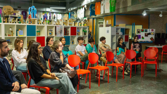 La UDC lleva adelante esta iniciativa europea de divulgación científica que transforma diferentes espacios de la ciudad en lugares de encuentro entre la investigación y la sociedad, con más de cuarenta actividades