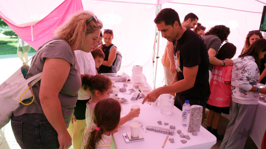 La UDC y varios museos de la ciudad llevan adelante esta iniciativa europea de divulgación científica que transforma diferentes espacios de la ciudad en lugares de encuentro entre la investigación y la sociedad, con más de cuarenta actividades