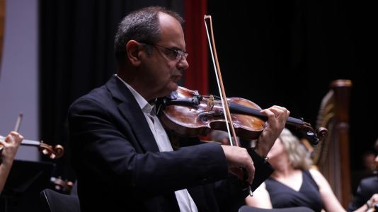 La Orquesta Sinfónica de Galicia (OSG) retomó este viernes a su actividad con su primer concierto de abono, en el que interpretó la tercera sinfonía de Gustav Mahler.