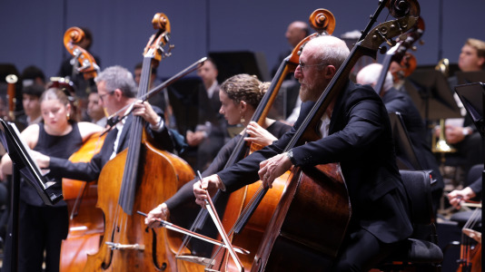 La Orquesta Sinfónica de Galicia (OSG) retomó este viernes a su actividad con su primer concierto de abono, en el que interpretó la tercera sinfonía de Gustav Mahler.
