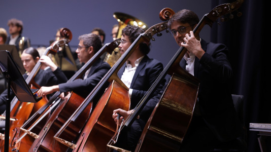 La Orquesta Sinfónica de Galicia (OSG) retomó este viernes a su actividad con su primer concierto de abono, en el que interpretó la tercera sinfonía de Gustav Mahler.