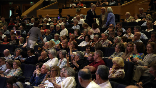 La Orquesta Sinfónica de Galicia (OSG) retomó este viernes a su actividad con su primer concierto de abono, en el que interpretó la tercera sinfonía de Gustav Mahler.
