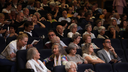 La Orquesta Sinfónica de Galicia (OSG) retomó este viernes a su actividad con su primer concierto de abono, en el que interpretó la tercera sinfonía de Gustav Mahler.
