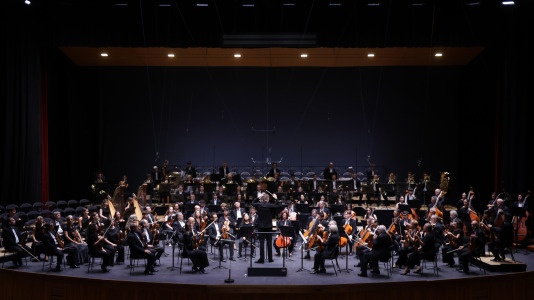 La Orquesta Sinfónica de Galicia (OSG) retomó este viernes a su actividad con su primer concierto de abono, en el que interpretó la tercera sinfonía de Gustav Mahler.