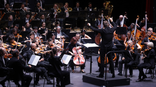La Orquesta Sinfónica de Galicia (OSG) retomó este viernes a su actividad con su primer concierto de abono, en el que interpretó la tercera sinfonía de Gustav Mahler.