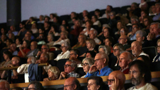 La Orquesta Sinfónica de Galicia (OSG) retomó este viernes a su actividad con su primer concierto de abono, en el que interpretó la tercera sinfonía de Gustav Mahler.