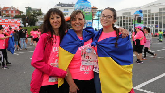 Una marea rosa de 7.000 mujeres participan en la Carrera de la Mujer de A Coruña