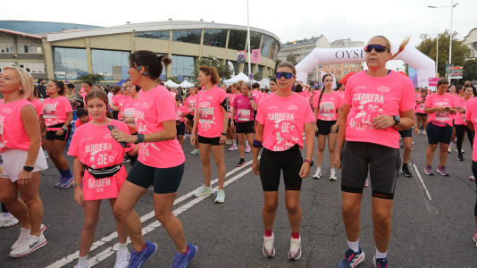 Una marea rosa de 7.000 mujeres participan en la Carrera de la Mujer de A Coruña