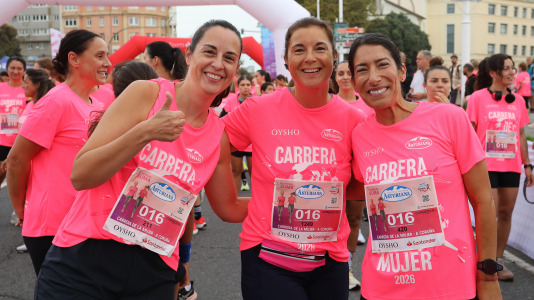 Una marea rosa de 7.000 mujeres participan en la Carrera de la Mujer de A Coruña