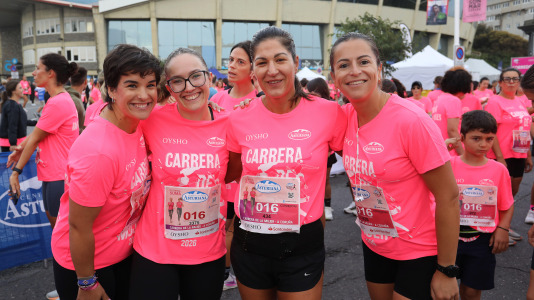 Una marea rosa de 7.000 mujeres participan en la Carrera de la Mujer de A Coruña