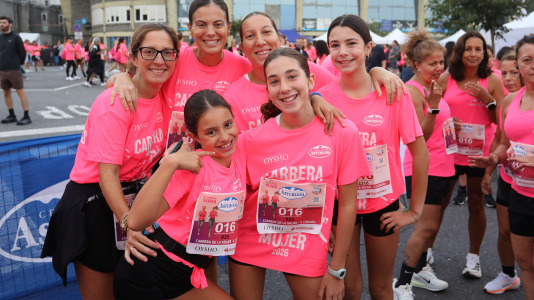 Una marea rosa de 7.000 mujeres participan en la Carrera de la Mujer de A Coruña